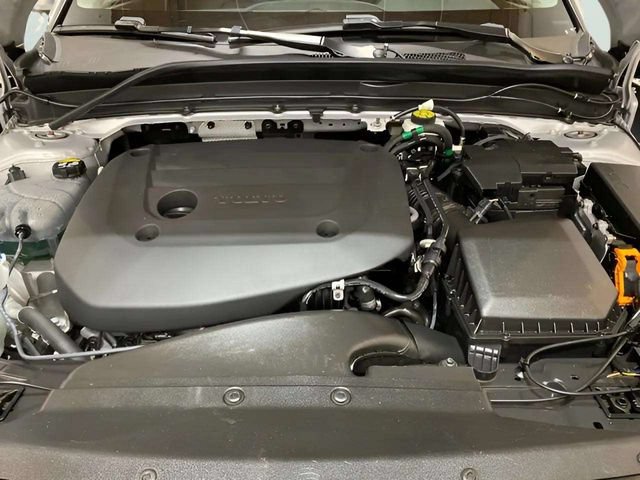 Used 2025 Volvo XC40 B5 Plus AWD/4WD image 86