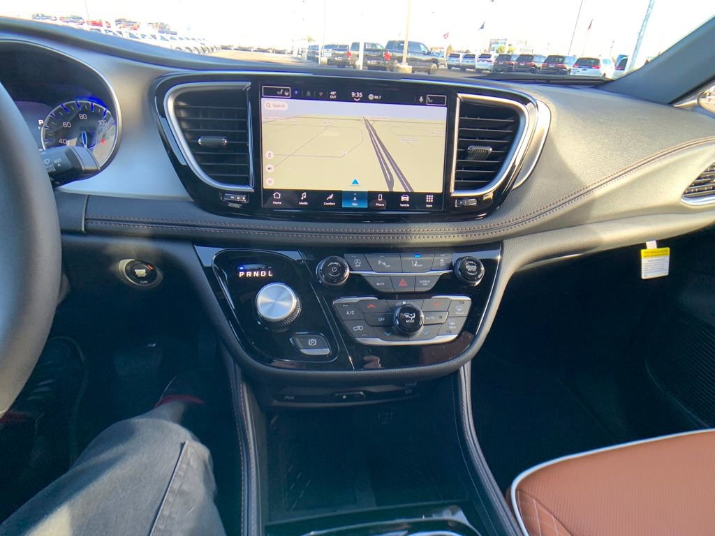 New 2026 Chrysler Pacifica Pinnacle image 19