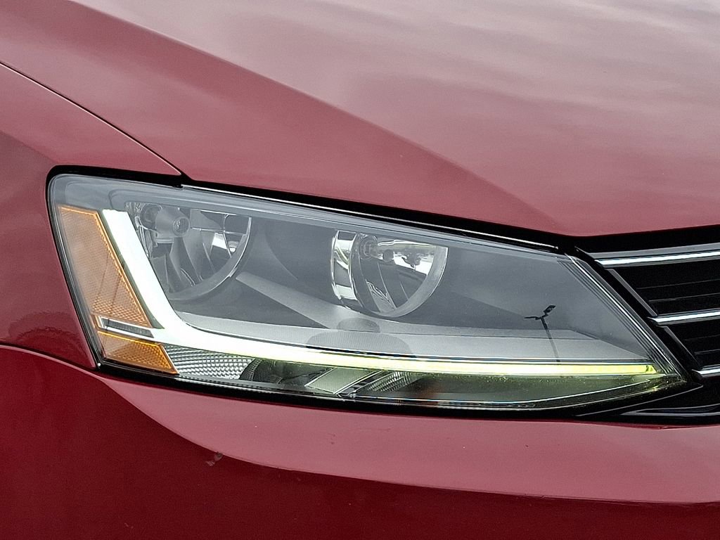 Used 2017 Volkswagen Jetta SE image 9