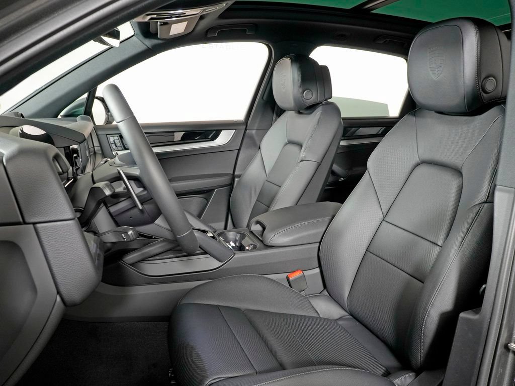 Certified 2026 Porsche Cayenne AWD/4WD image 5