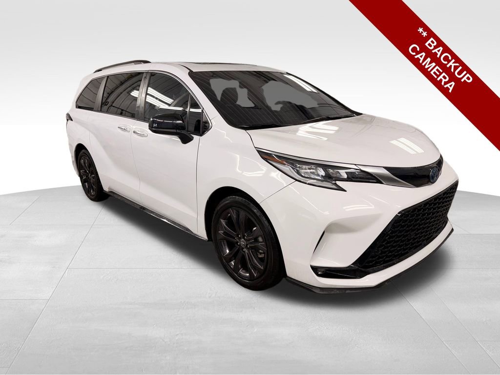 Used 2023 Toyota Sienna XSE image 8