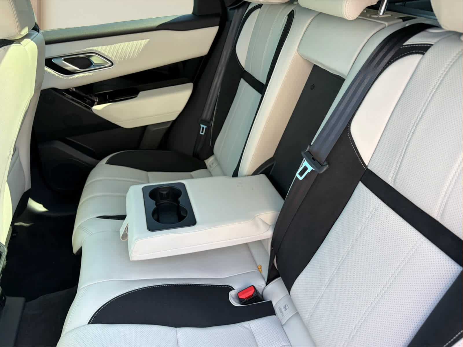 Used 2023 Land Rover Range Rover Velar R-Dynamic S AWD/4WD image 27