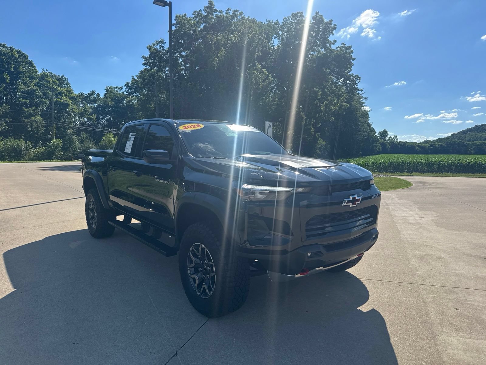 Used 2026 Chevrolet Colorado ZR2 w/ Technology Package AWD/4WD image 3