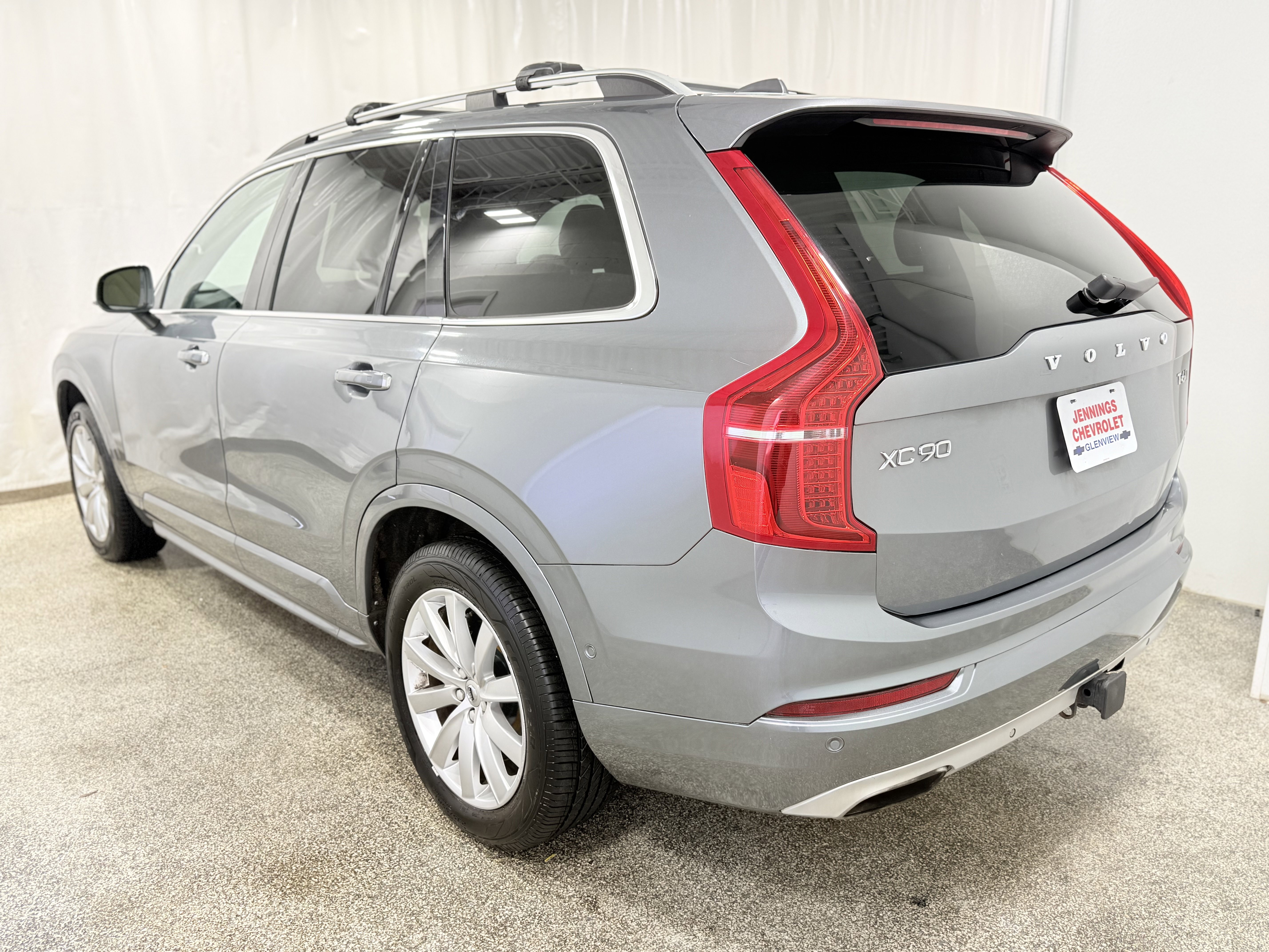 Used 2017 Volvo XC90 T6 Momentum w/ Vision Package image 6