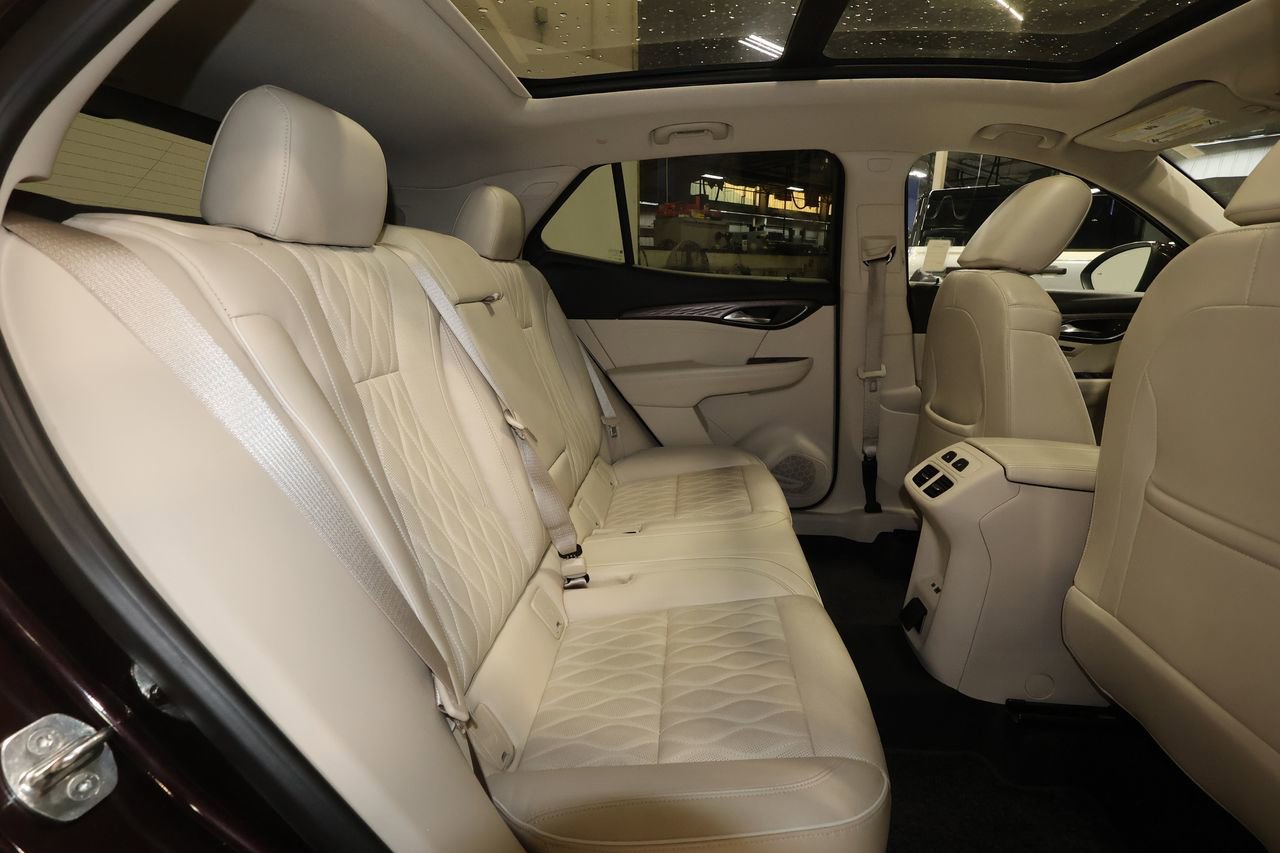 Used 2021 Buick Envision Avenir w/ Technology Package II image 26