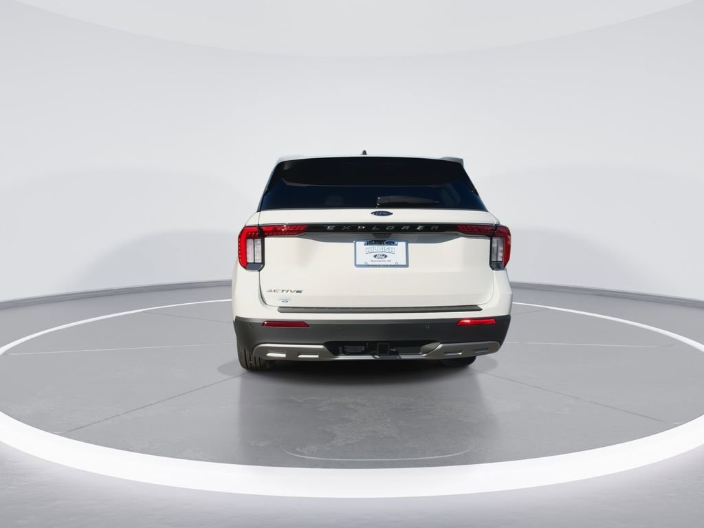 Used 2025 Ford Explorer Active w/ Active Comfort Package image 3