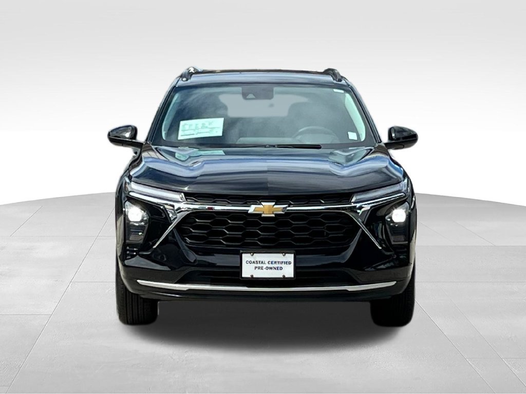 Used 2024 Chevrolet Trax LT w/ Driver Confidence Package FWD image 2