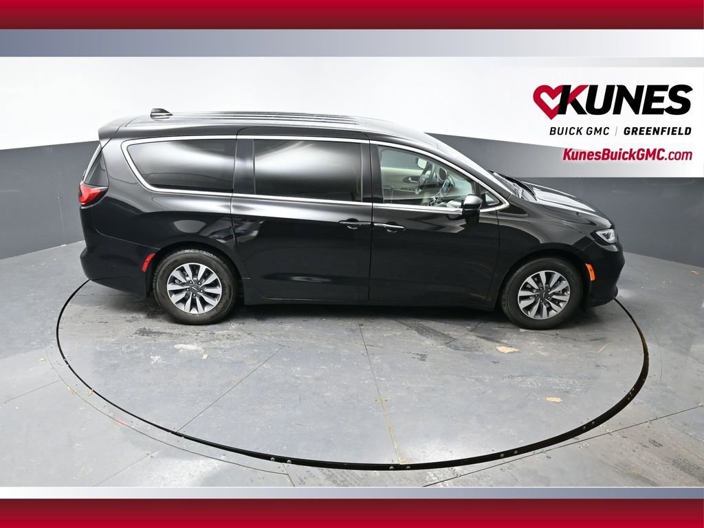 Used 2024 Chrysler Pacifica Select FWD image 39