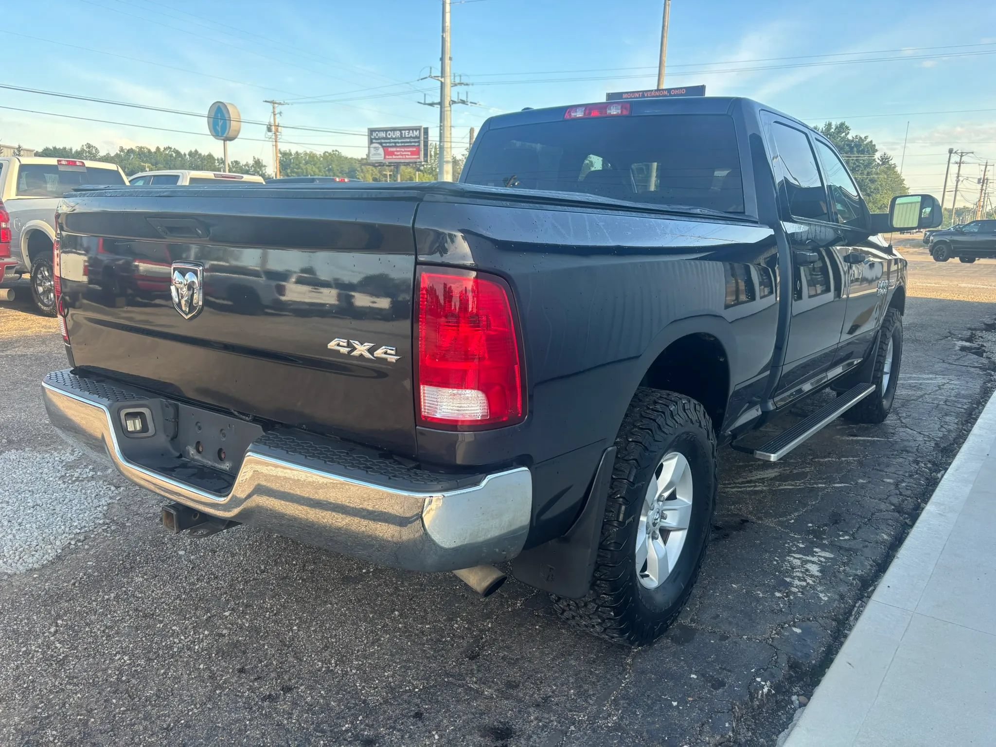 Used 2017 RAM 1500 ST w/ SXT Appearance Group AWD/4WD image 7