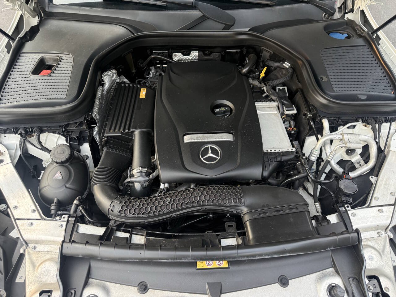 Used 2017 Mercedes-Benz GLC 300 4MATIC w/ Premium 1 Package image 9