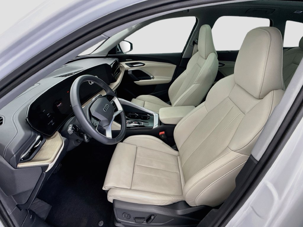 Used 2025 Audi Q5 Premium Plus w/ Premium Plus AWD/4WD image 18