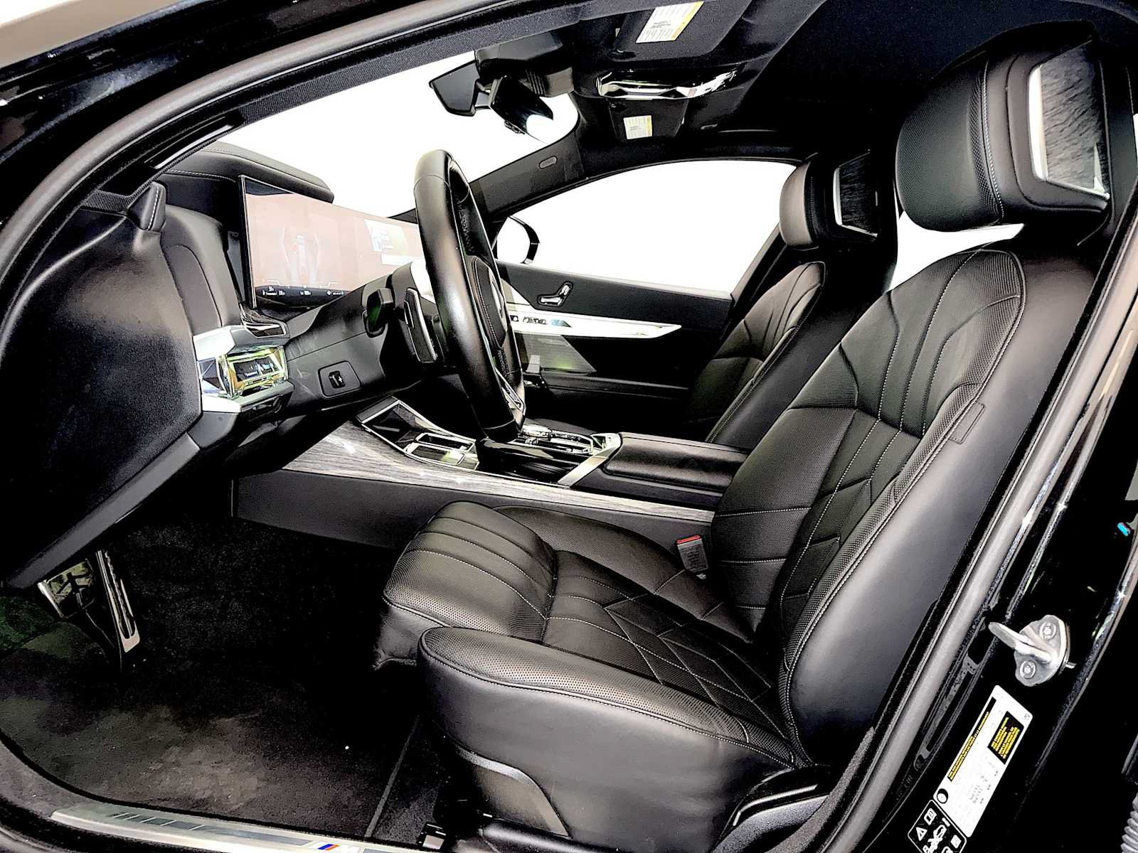 Used 2025 BMW 760i xDrive w/ Executive Package AWD/4WD image 9