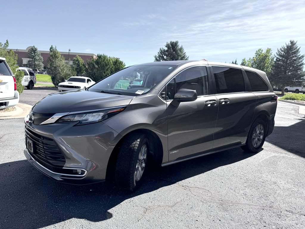 Used 2021 Toyota Sienna XLE AWD/4WD image 4