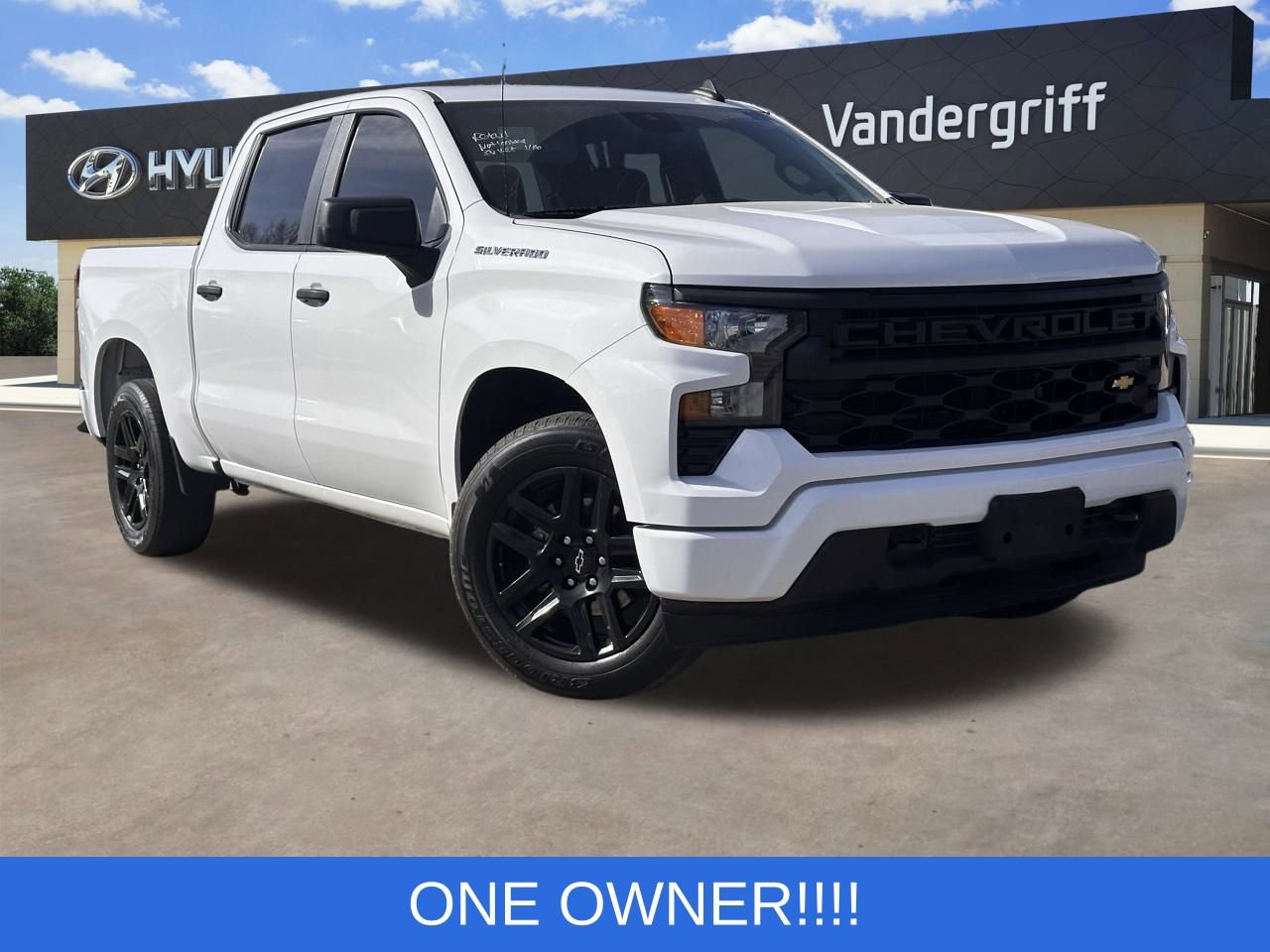Used 2023 Chevrolet Silverado 1500 Custom image 1