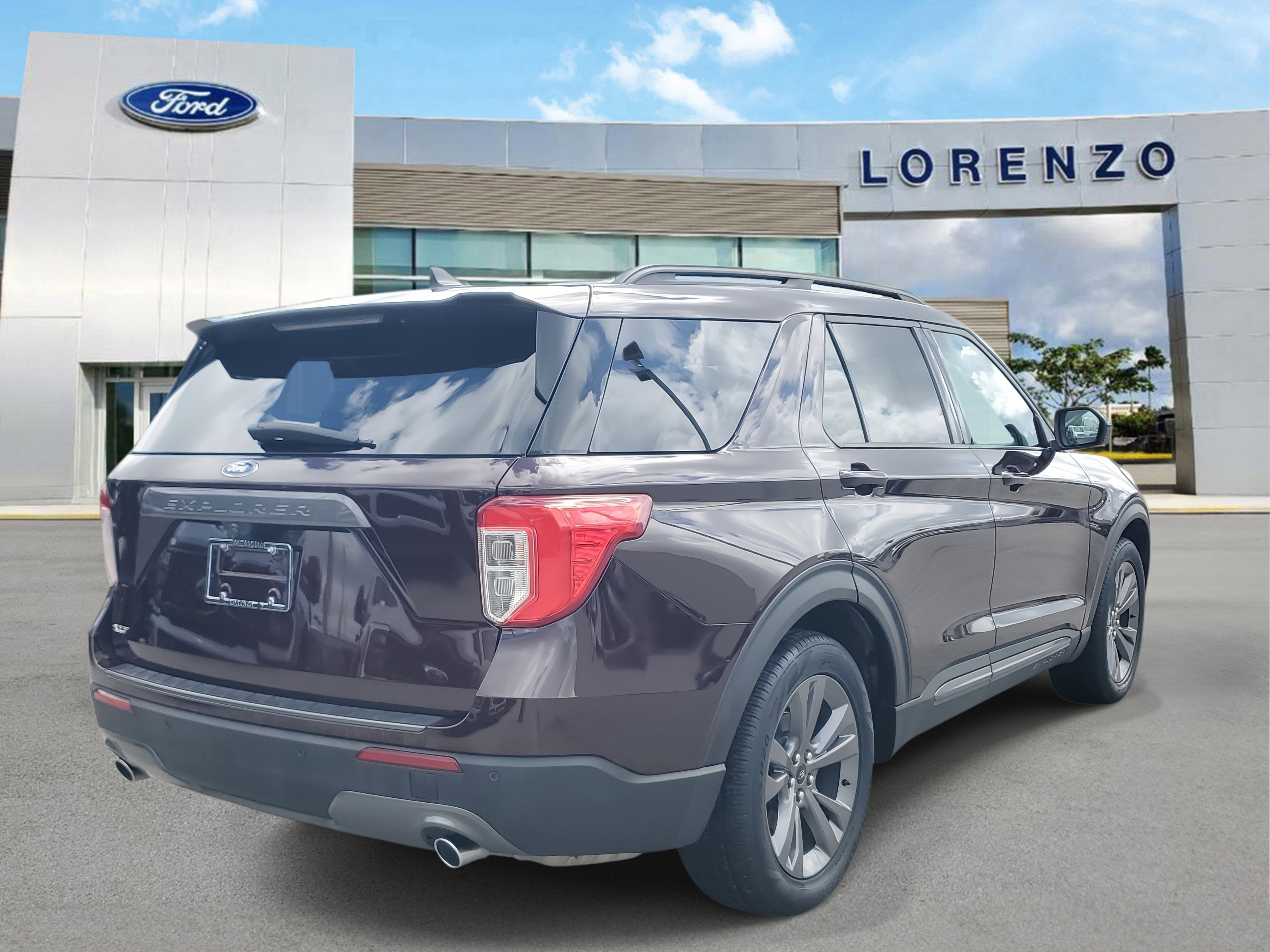 Used 2023 Ford Explorer XLT w/ Equipment Group 202A image 5