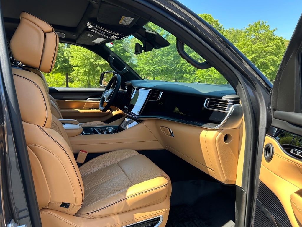 Used 2024 Jeep Grand Wagoneer Series III w/ Rear Seat Video Group 1 AWD/4WD image 41