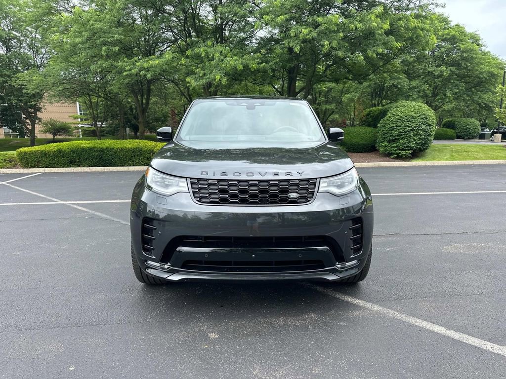 New 2025 Land Rover Discovery Dynamic SE image 2