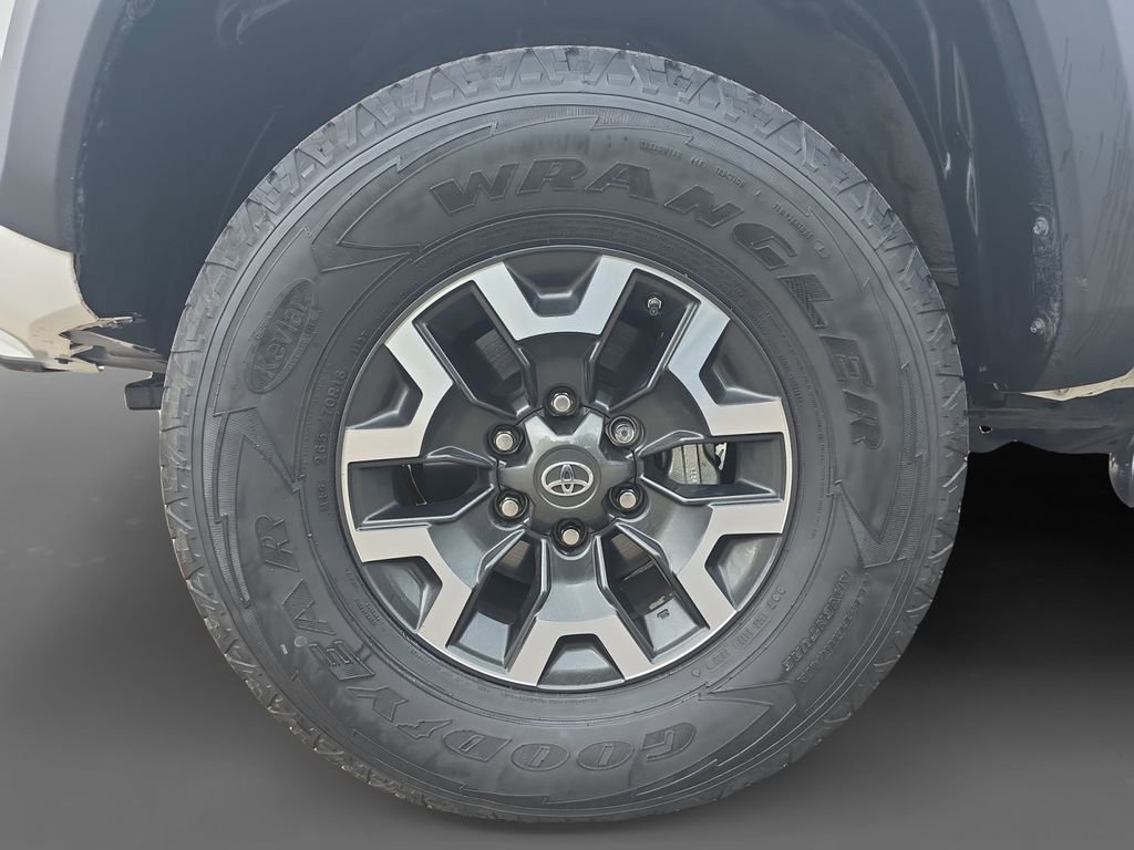 Used 2021 Toyota Tacoma TRD Off-Road w/ Technology Package AWD/4WD image 15