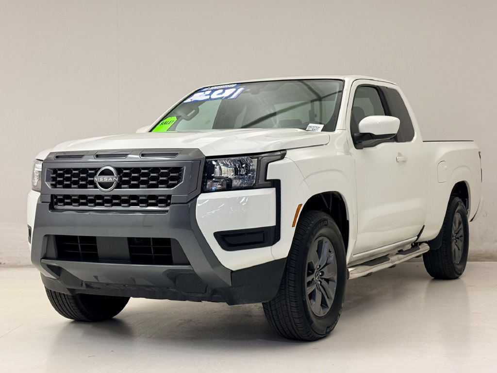 Used 2025 Nissan Frontier SV RWD image 2