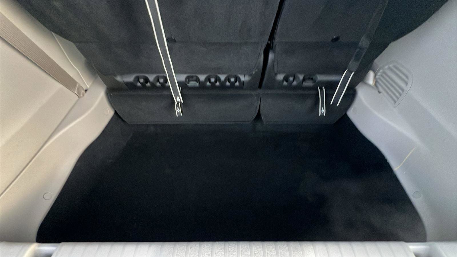 Used 2022 Chrysler Voyager LX image 16