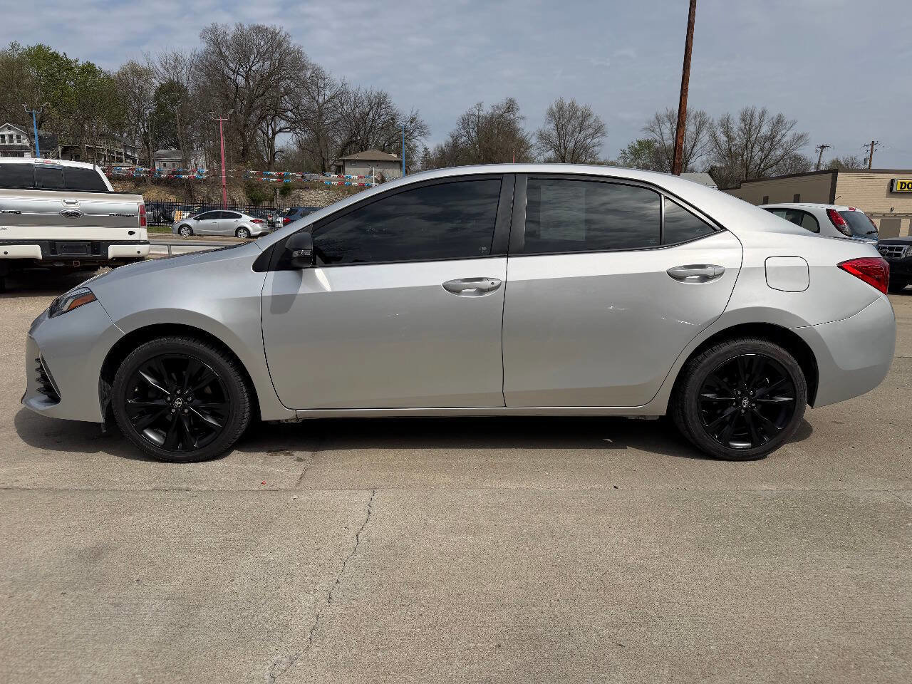 Used 2017 Toyota Corolla SE w/ Carpet Mat Package (TMS) image 4