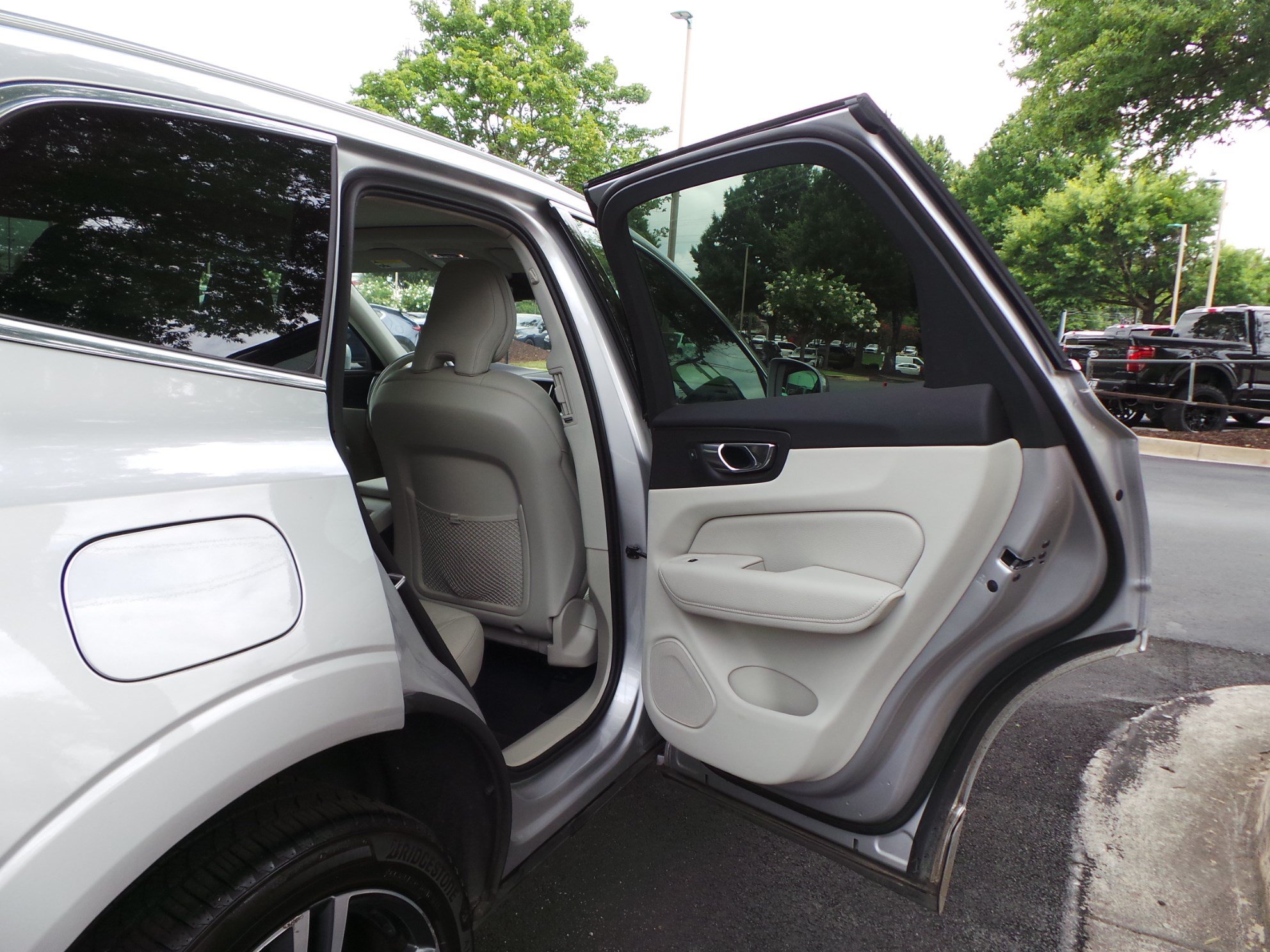 Used 2019 Volvo XC60 T5 Momentum w/ Premium Package AWD/4WD image 34