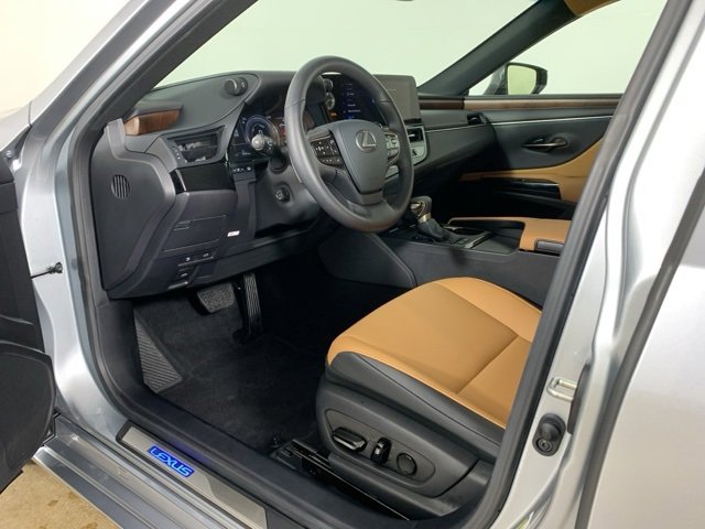 Used 2025 Lexus ES 300h w/ Premium Package image 23