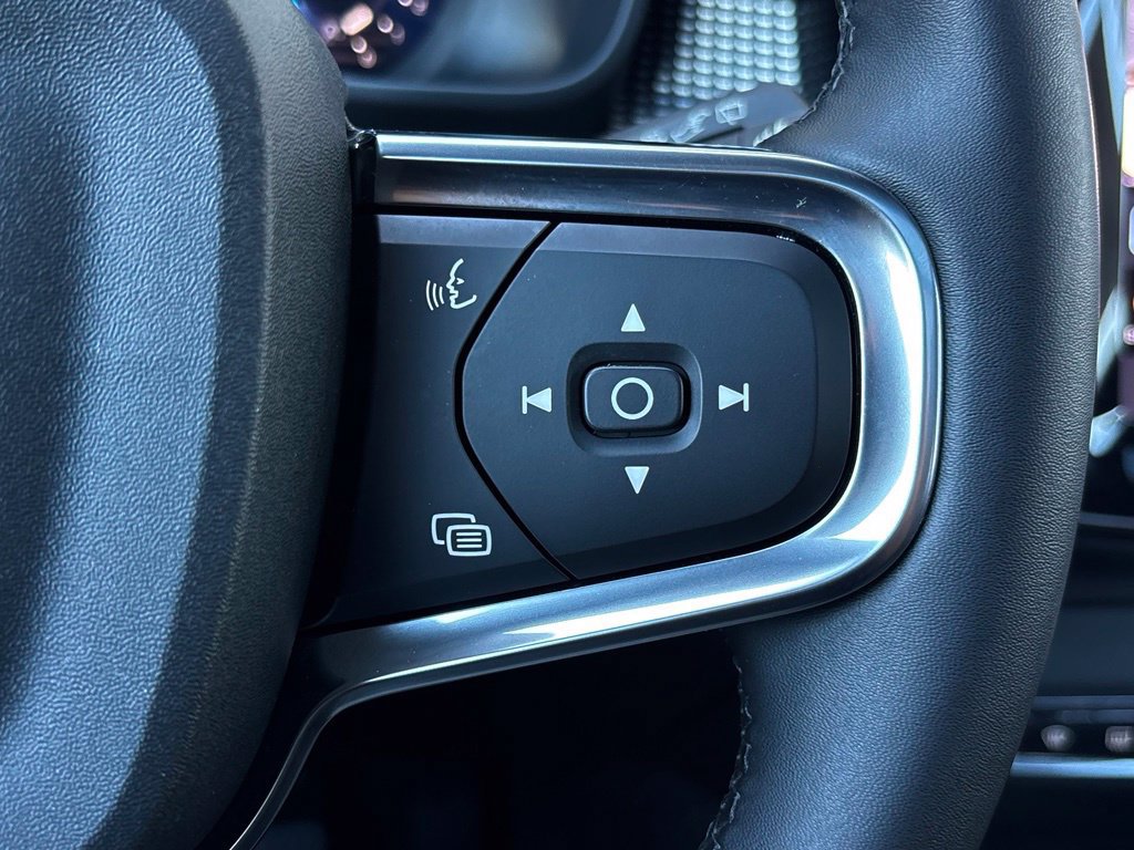 Used 2025 Volvo XC40 B5 Plus AWD/4WD image 35