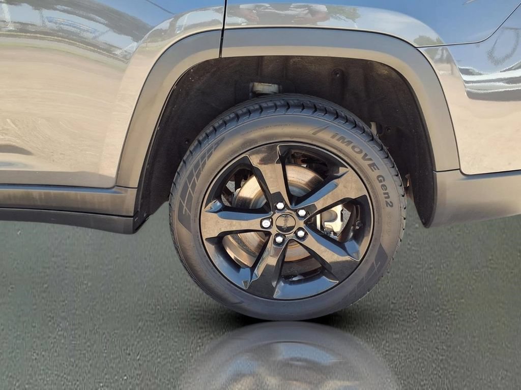 Used 2021 Jeep Grand Cherokee L Laredo AWD/4WD image 24