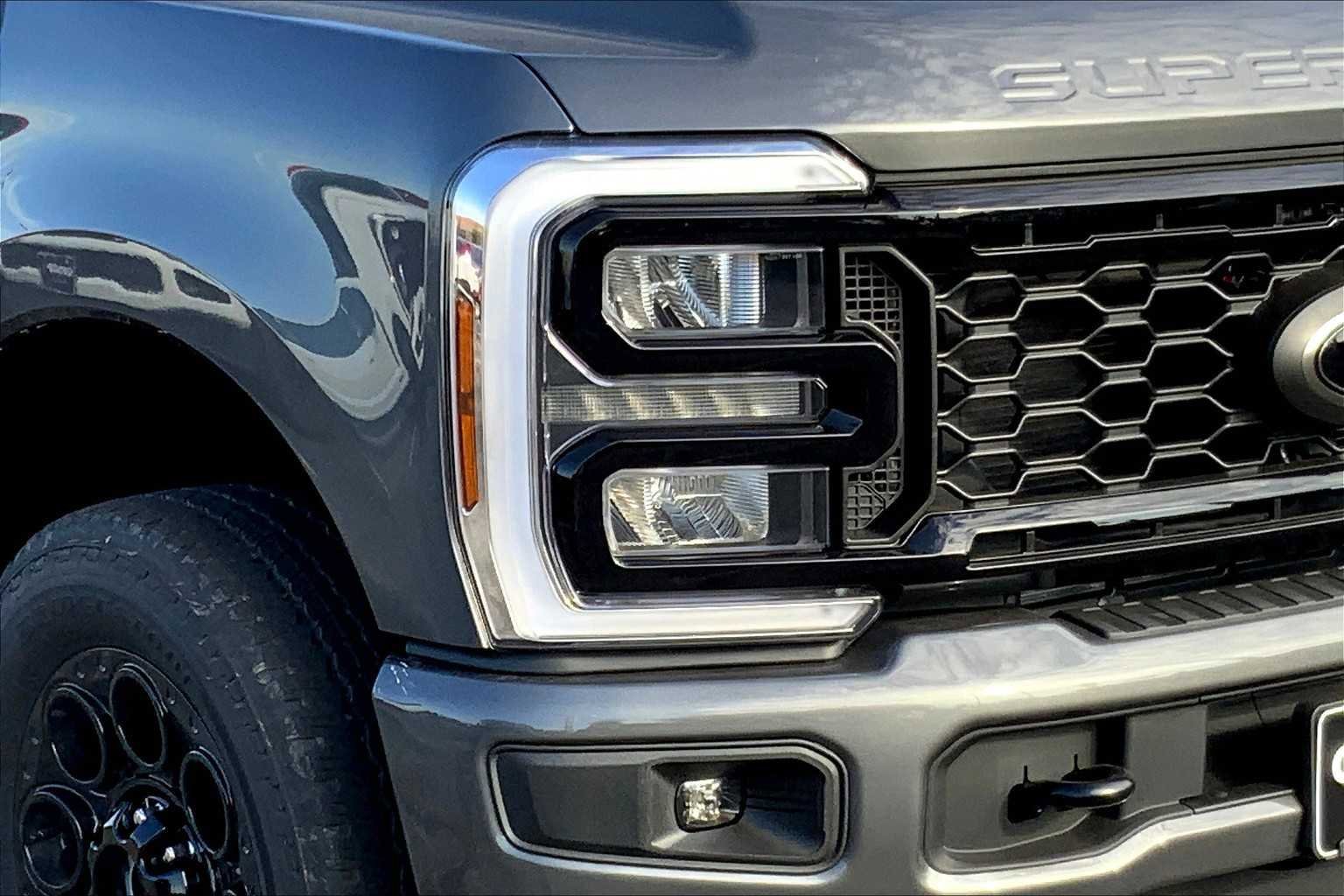 New 2026 Ford F350 XLT w/ XLT Premium Package AWD/4WD image 11