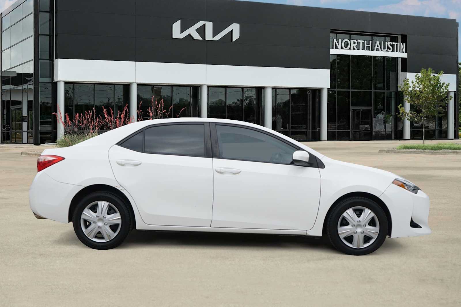 Used 2017 Toyota Corolla LE FWD image 6