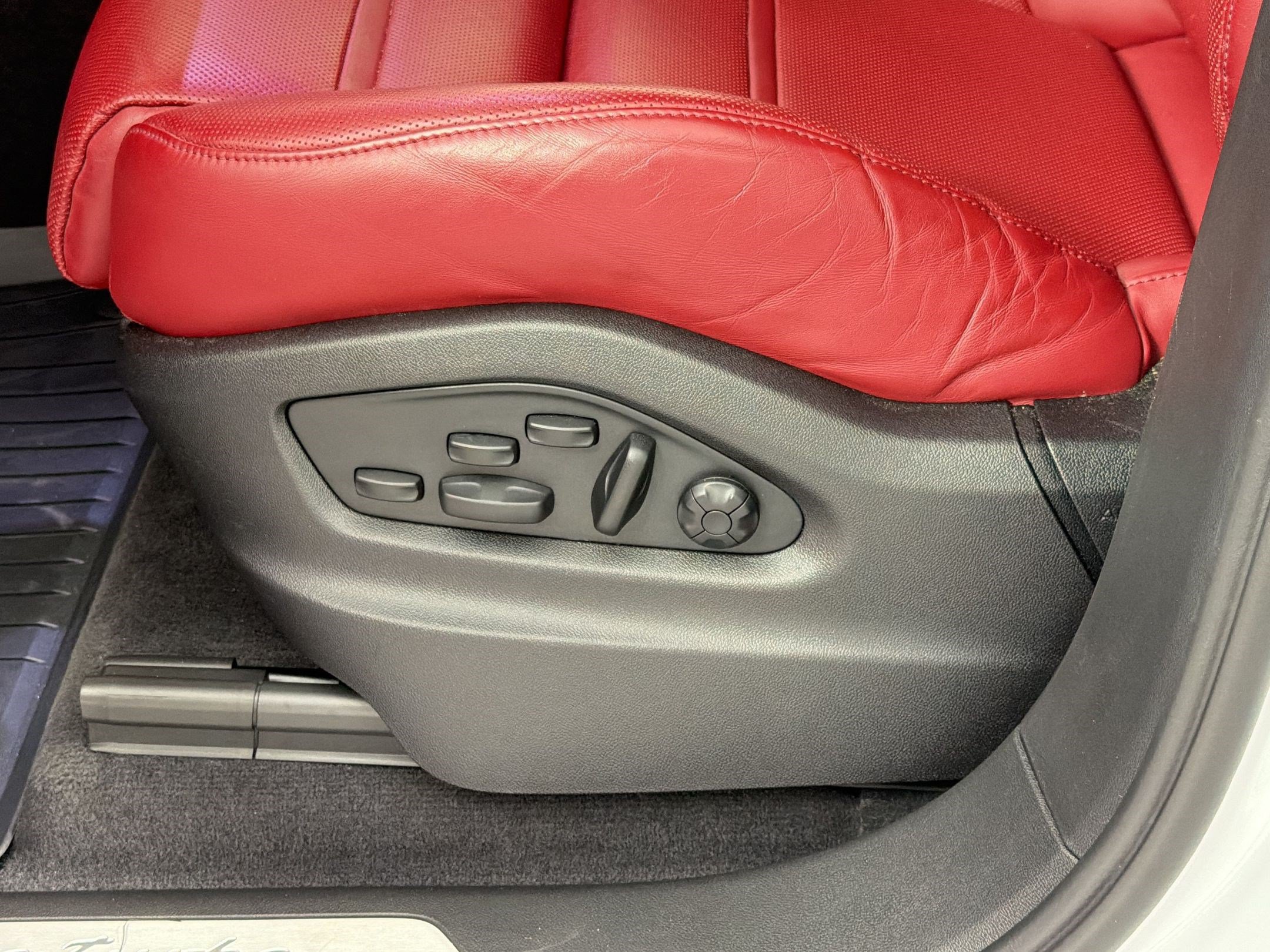 Certified 2023 Porsche Cayenne Turbo AWD/4WD image 16