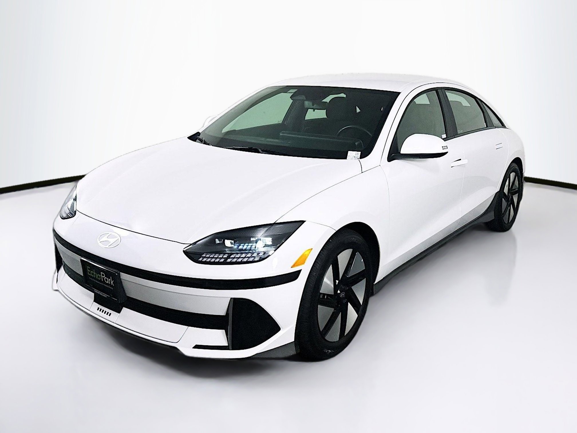 Used 2024 Hyundai Ioniq 6 SE RWD image 3
