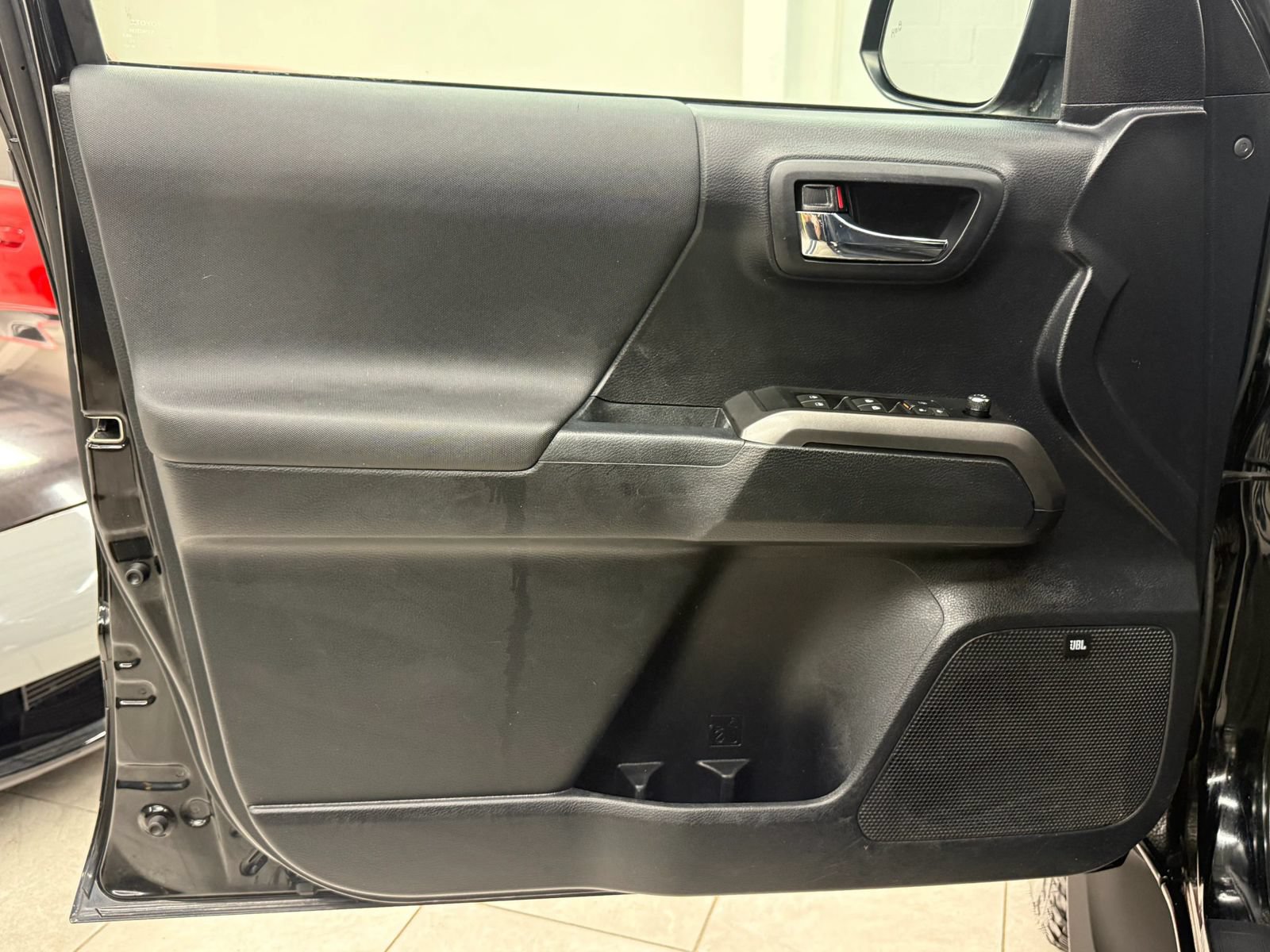 Used 2018 Toyota Tacoma TRD Sport AWD/4WD image 16