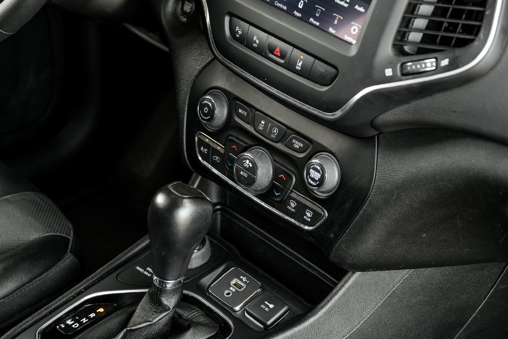 Used 2023 Jeep Cherokee Altitude Lux AWD/4WD image 32