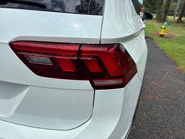 Used 2022 Volkswagen Tiguan SE R-Line FWD image 14