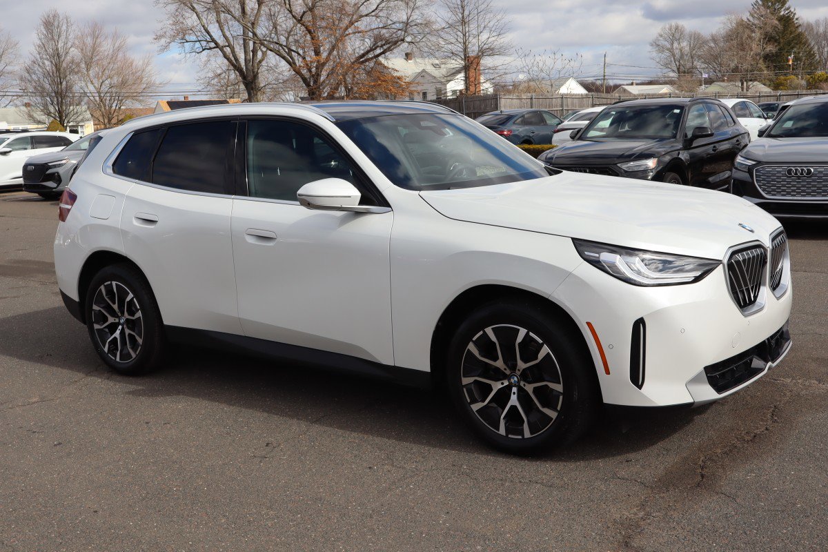 Used 2025 BMW X3 xDrive30i image 3