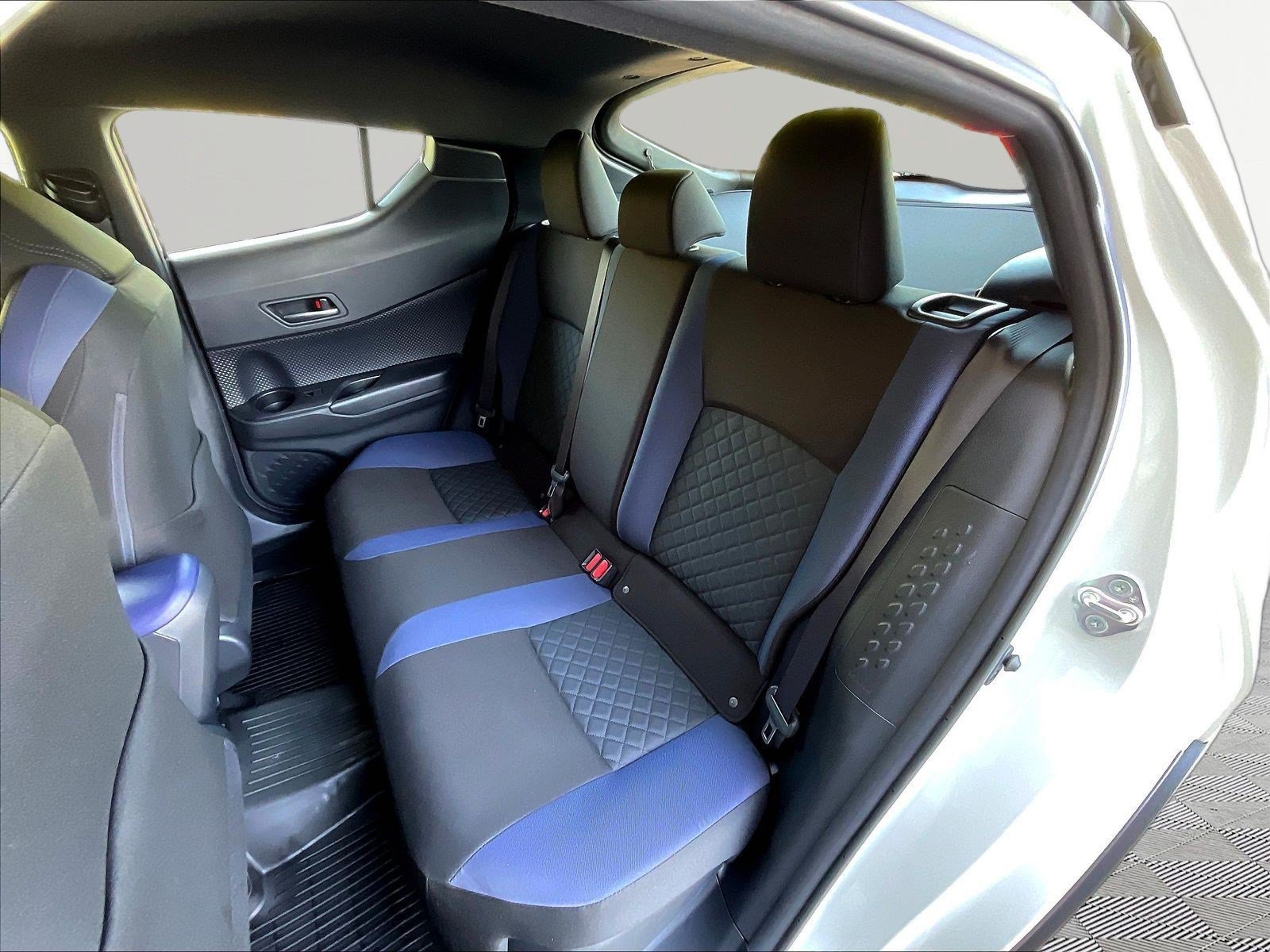 Used 2020 Toyota C-HR XLE FWD image 21