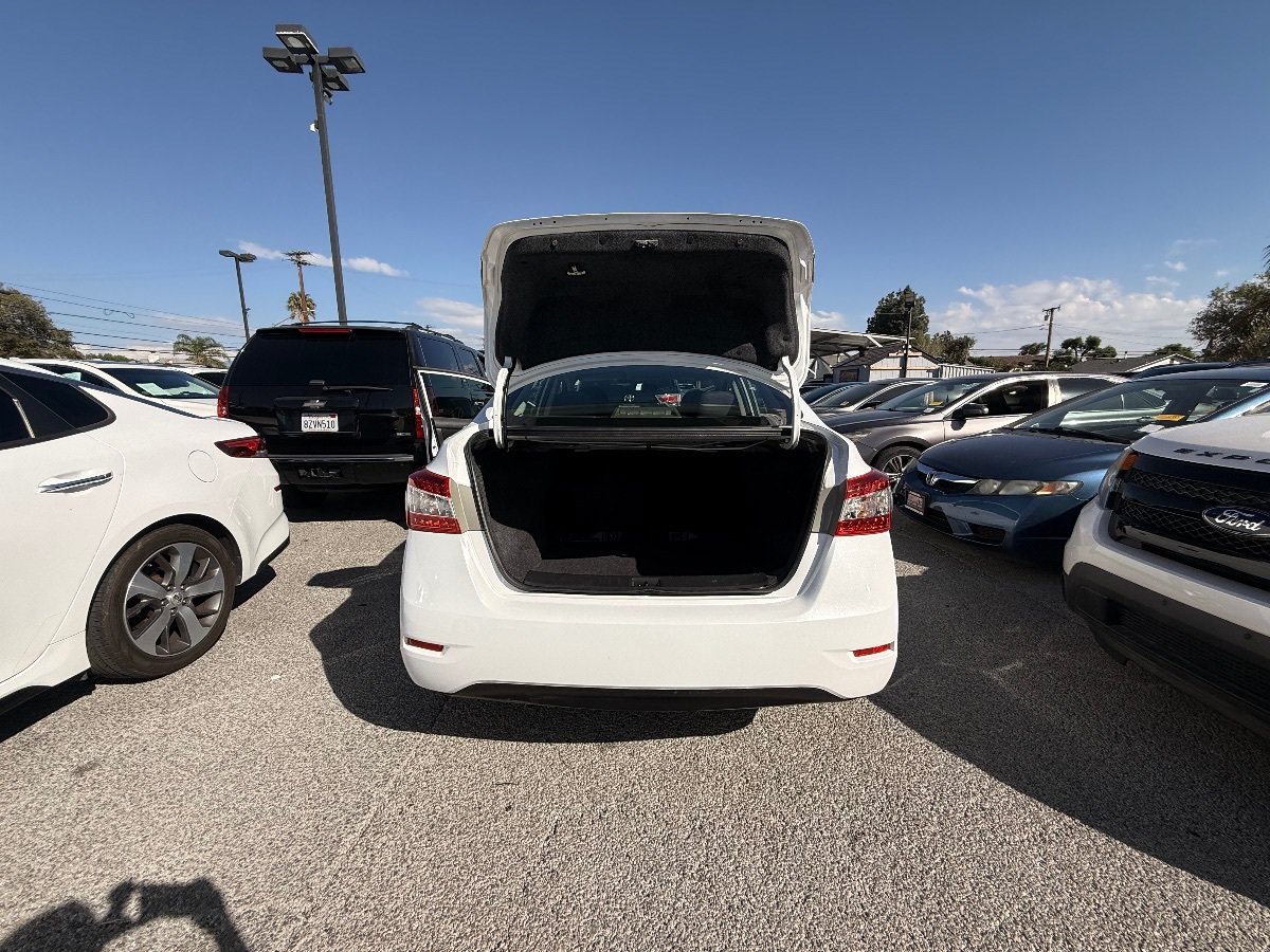 Used 2011 Nissan Sentra 2.0 SR FWD image 5