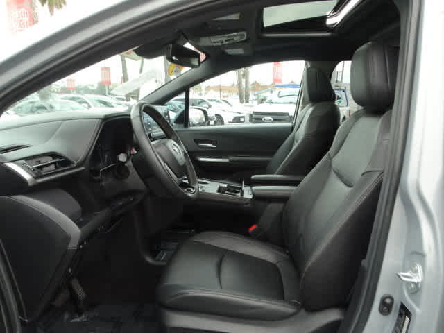 Certified 2023 Toyota Sienna XLE Woodland Edition image 17