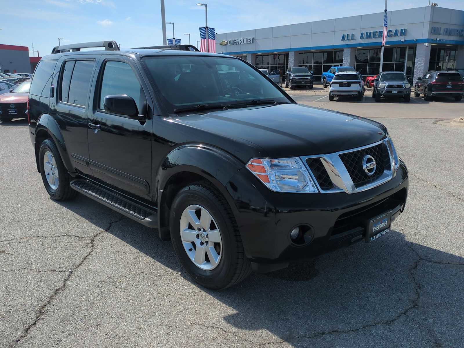 Used 2012 Nissan Pathfinder SV image 2