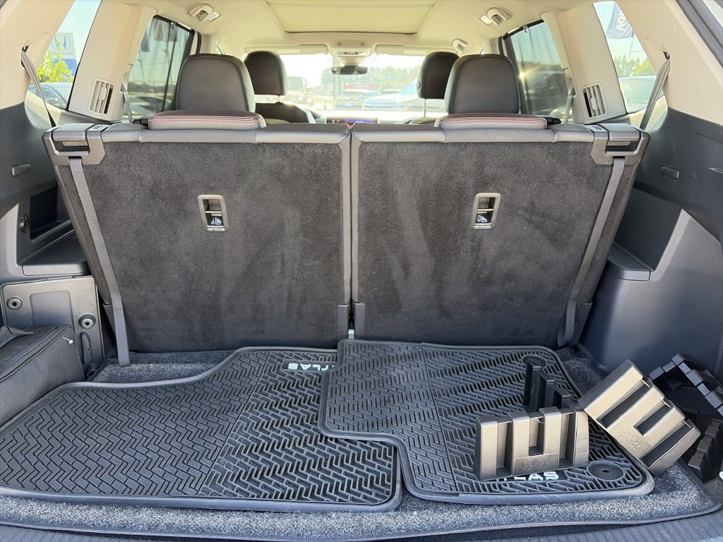 Certified 2025 Volkswagen Atlas Peak Edition SE AWD/4WD image 29