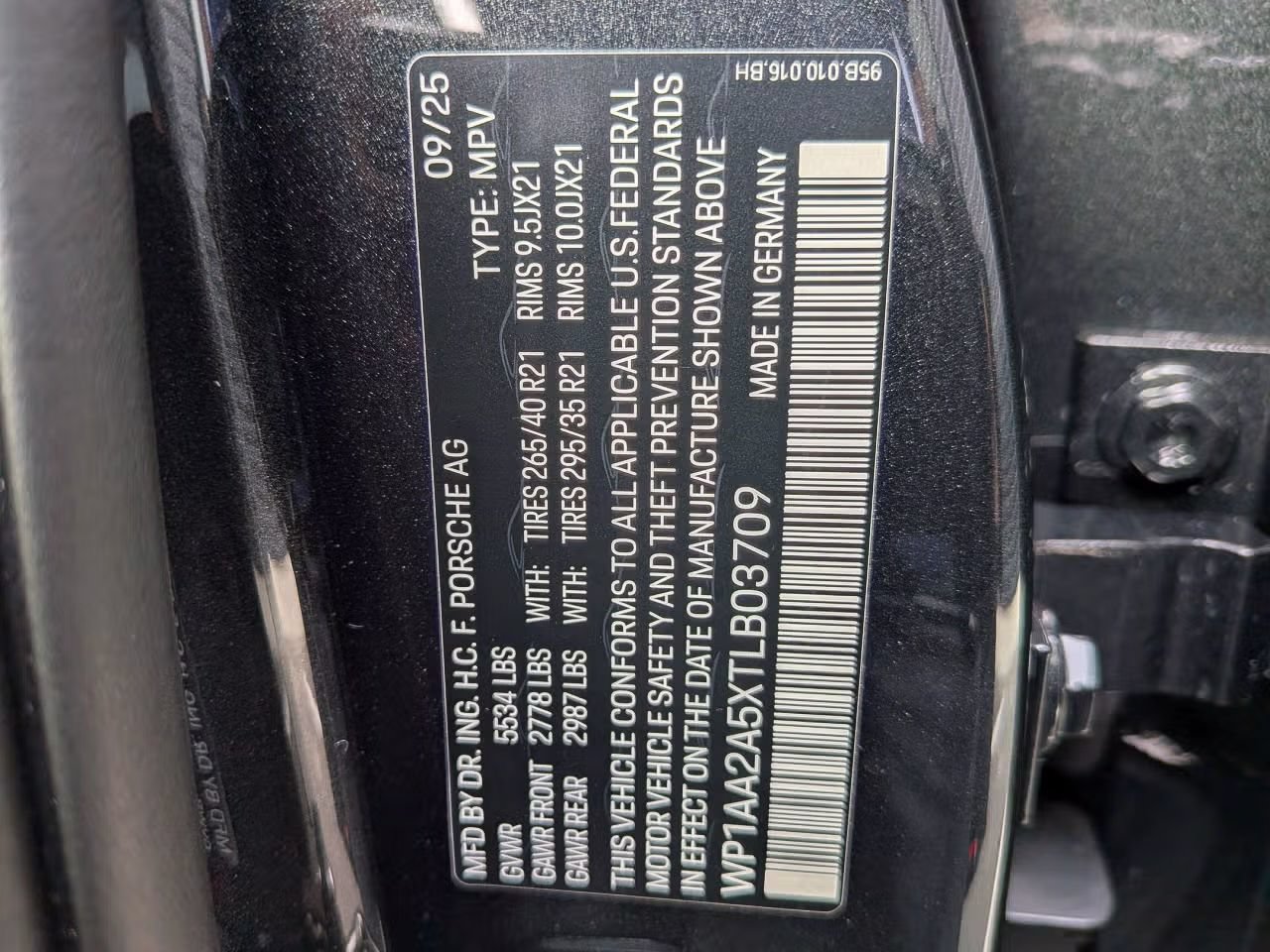 Certified 2026 Porsche Macan AWD/4WD image 29