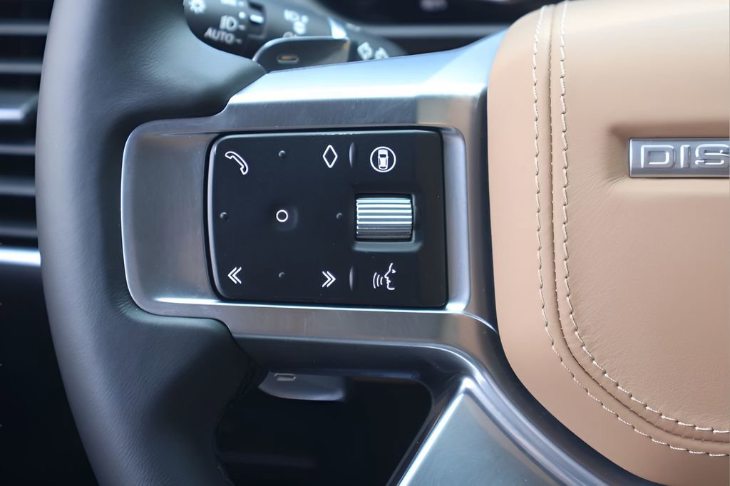 Used 2024 Land Rover Discovery Metropolitan Edition AWD/4WD image 19