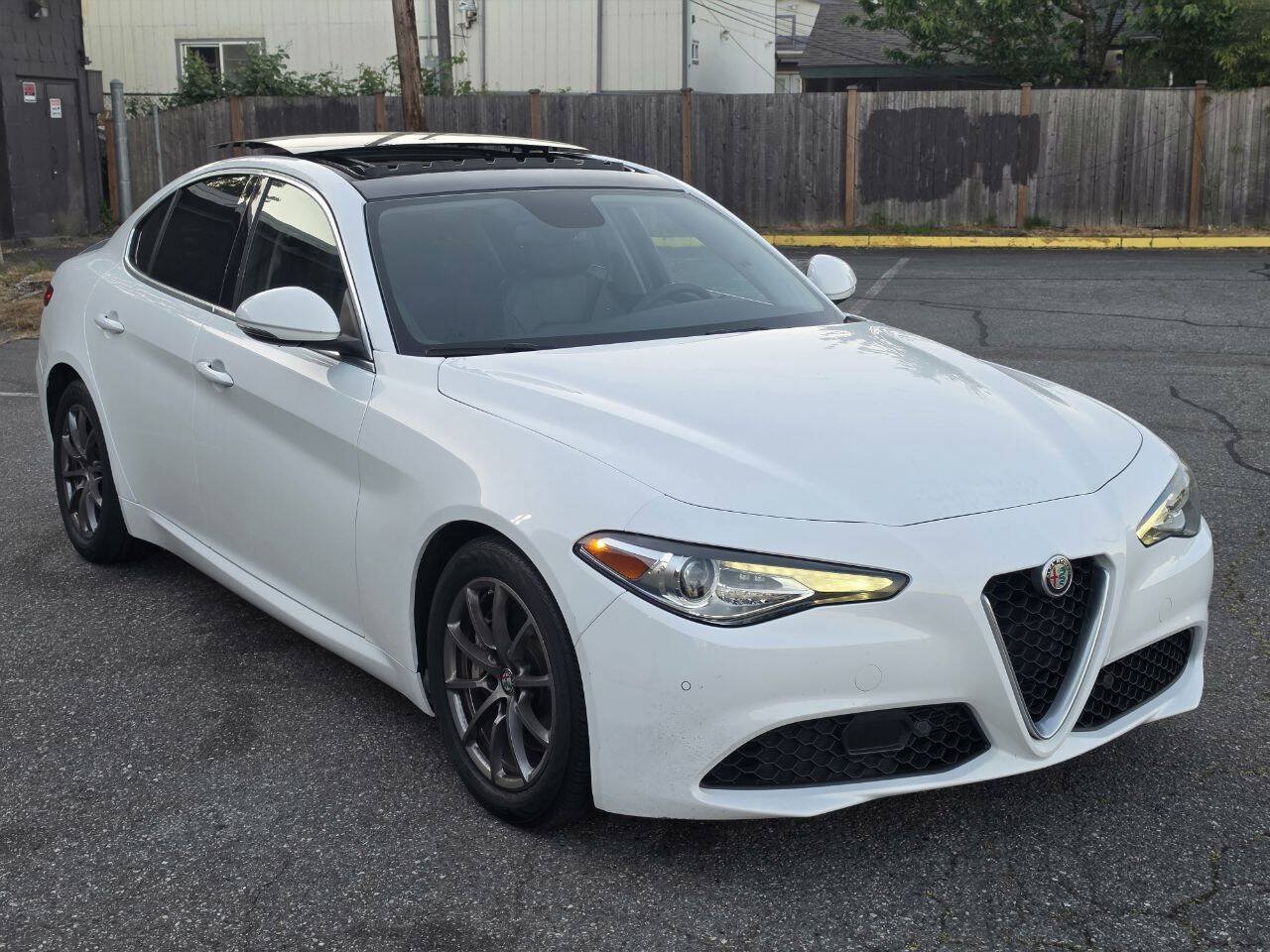 Used 2018 Alfa Romeo Giulia RWD image 13