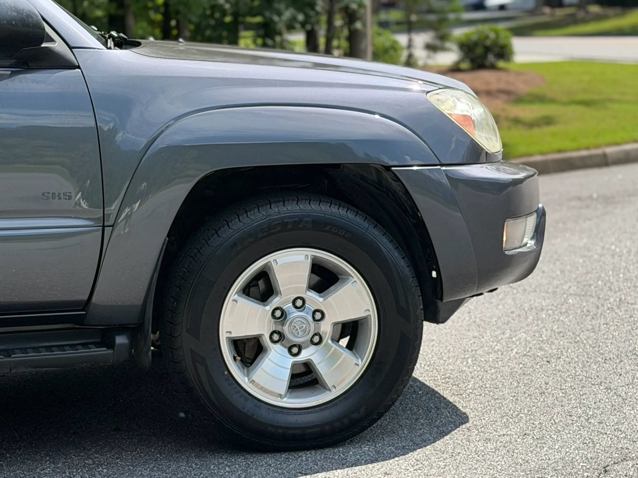Used 2005 Toyota 4Runner SR5 RWD image 8