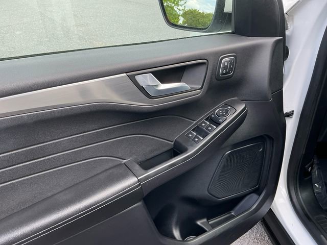 Used 2022 Ford Escape Titanium image 11