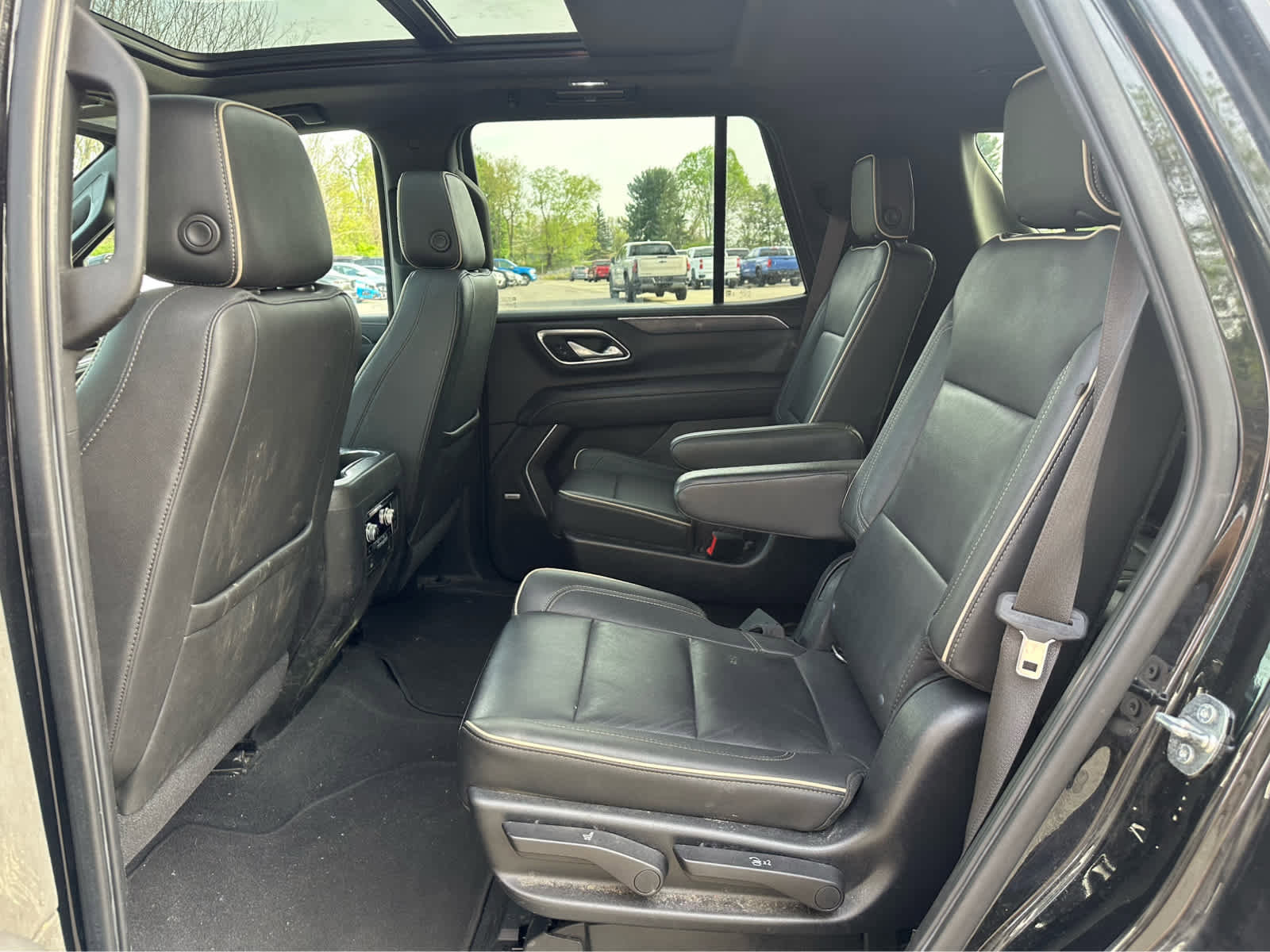 Used 2021 GMC Yukon SLT w/ SLT Premium Package AWD/4WD image 9