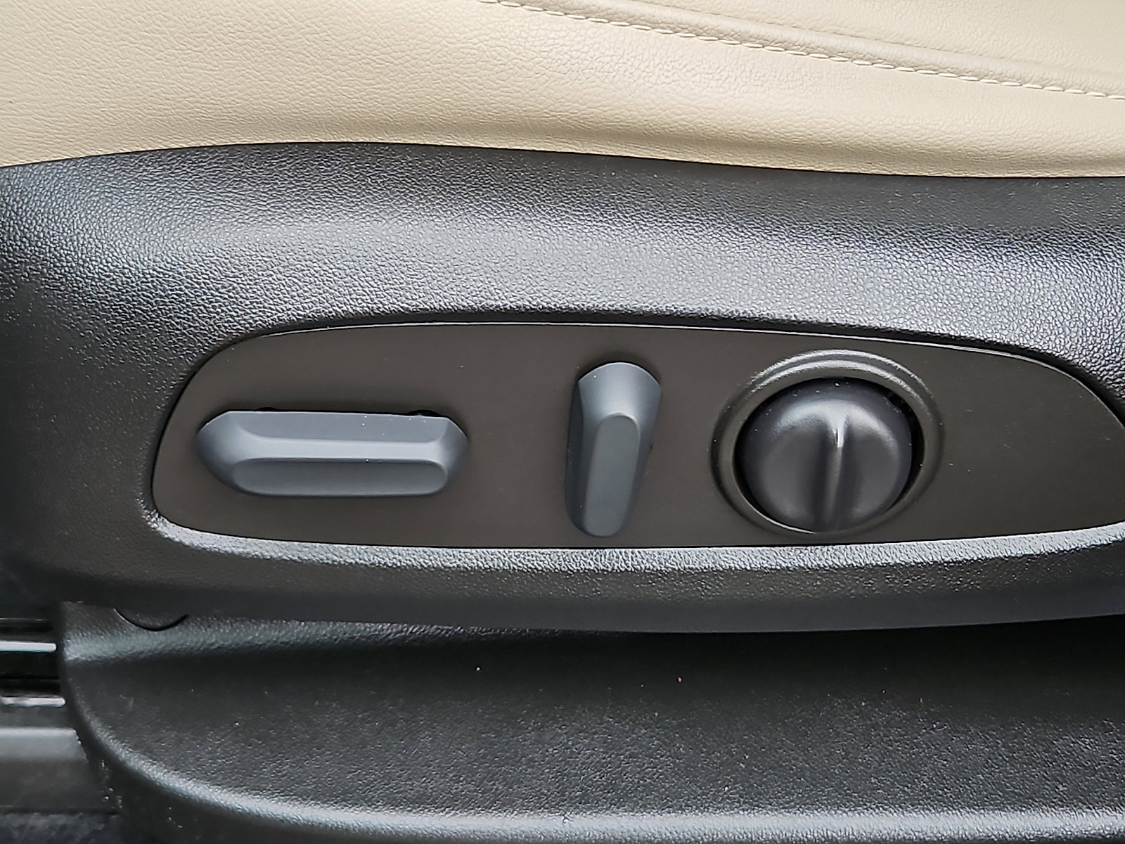 Certified 2023 Chevrolet Traverse LT w/ Rear Camera Mirror Package image 25