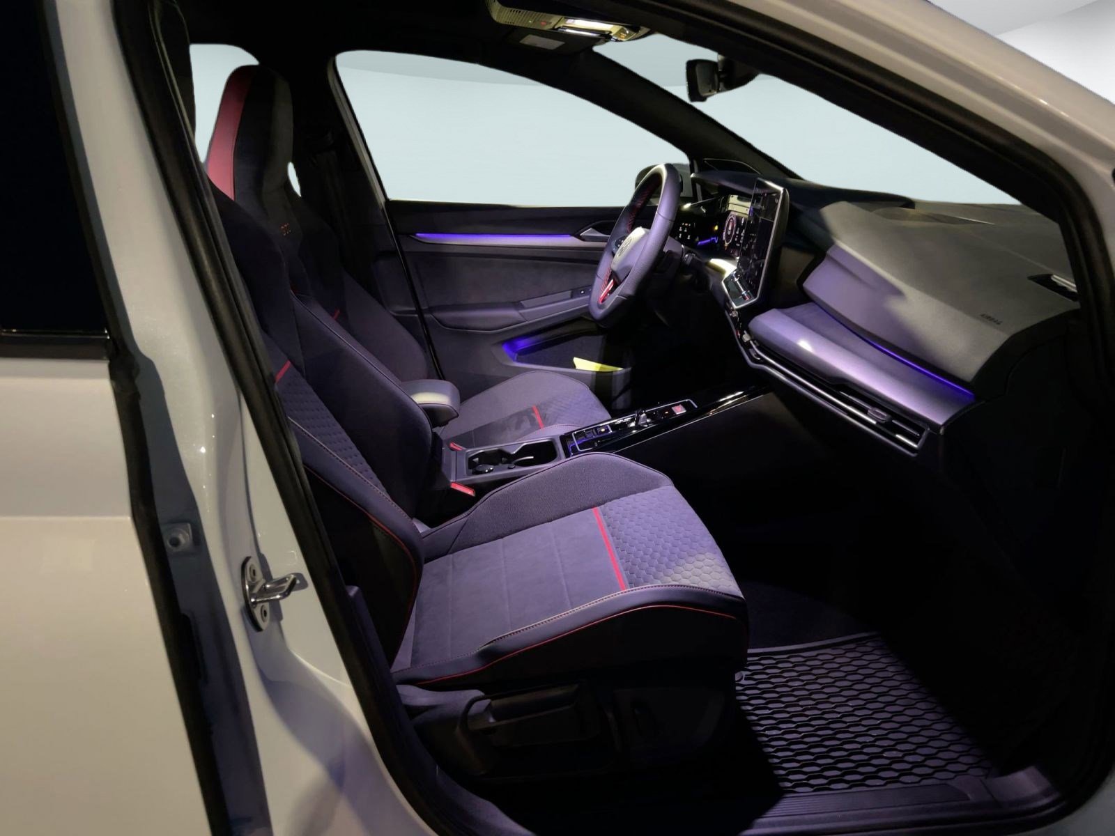 New 2025 Volkswagen Golf SE image 27